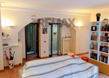 Camera / camera da letto - Quadrilocale Via Santa Teresa Degli Scalzi, Napoli - foto 6
