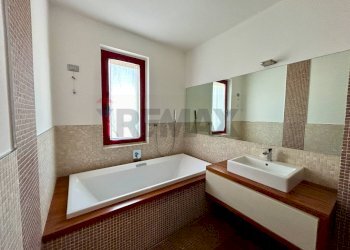 Bagno - Villa Costa Volpino - photo 23