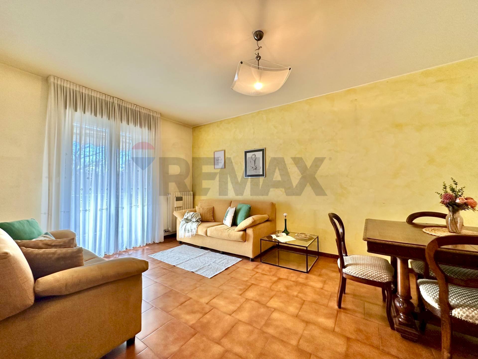 Sala da pranzo - Quadrilocale PIAZZA MADONNA DELLE NEVI
 
17, Seriate - foto 1