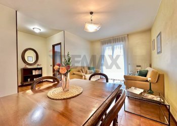 Sala da pranzo - Quadrilocale PIAZZA MADONNA DELLE NEVI
 
17, Seriate - foto 5