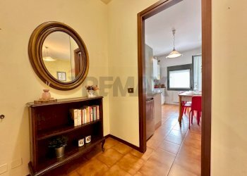 Hall / corridoio - Quadrilocale PIAZZA MADONNA DELLE NEVI
 
17, Seriate - foto 11