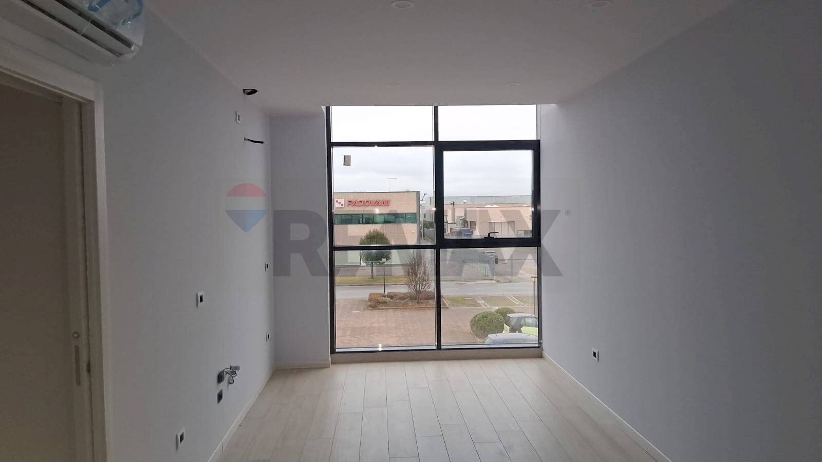 Stanza vuota - Two-room apartment Via Leonardo da Vinci
 
185, Badia Polesine - photo 1