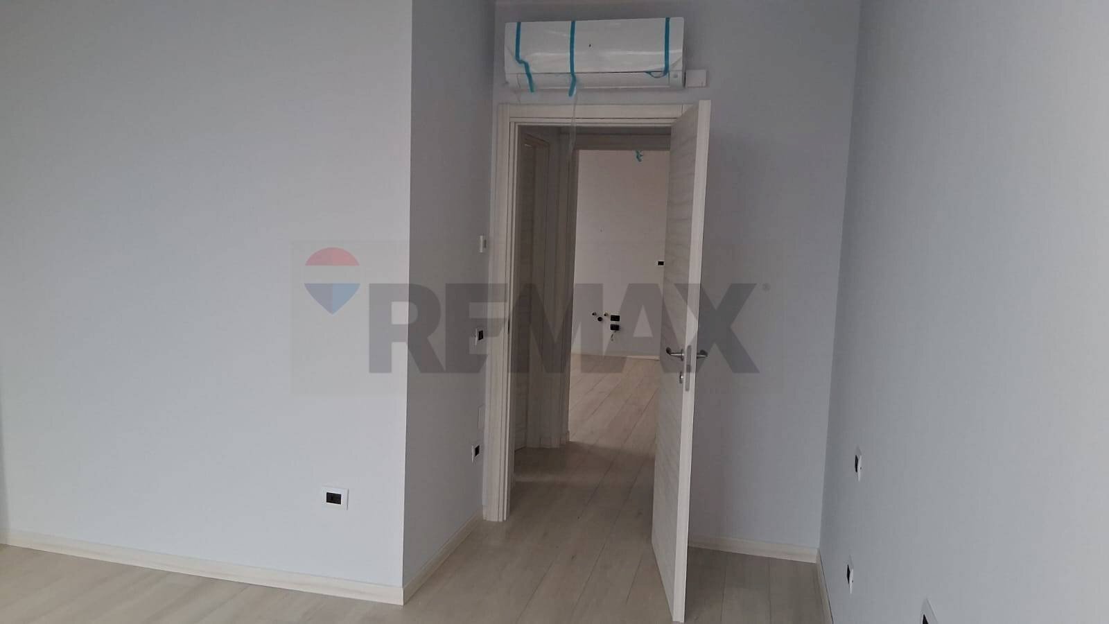 Stanza vuota - Bilocale Via Leonardo da Vinci
 
185, Badia Polesine - foto 2