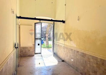 Stanza vuota - Commercial Premises Corso Pietro Giannone
 
190, Foggia - photo 3