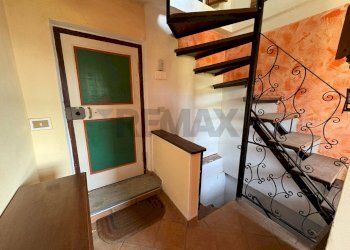 Scale - Casa semi indipendente Via della Torre Boveglio, Villa Basilica - foto 4