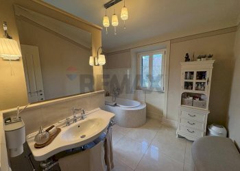 Bagno - Villa via lodovica gioviano
 
snc, Borgo a Mozzano - foto 24