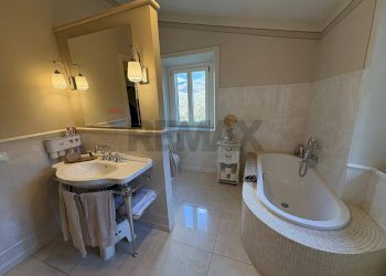 Bagno - Villa via lodovica gioviano
 
snc, Borgo a Mozzano - foto 26