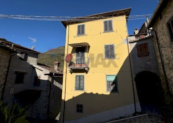 Edificio all\'aperto - Casa semi indipendente via ruga palleggio
 
02, Bagni di Lucca - foto 9