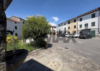 Edificio all\'aperto - Casa semi indipendente PIAZZA SANTA MARIA
 
9, Bagni di Lucca - foto 1