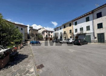 Edificio all\'aperto - Casa semi indipendente PIAZZA SANTA MARIA
 
9, Bagni di Lucca - foto 2