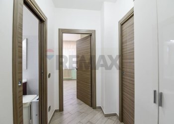 Hall / corridoio - Trilocale Via Vincenzo Bellini
 
24, Barlassina - foto 11