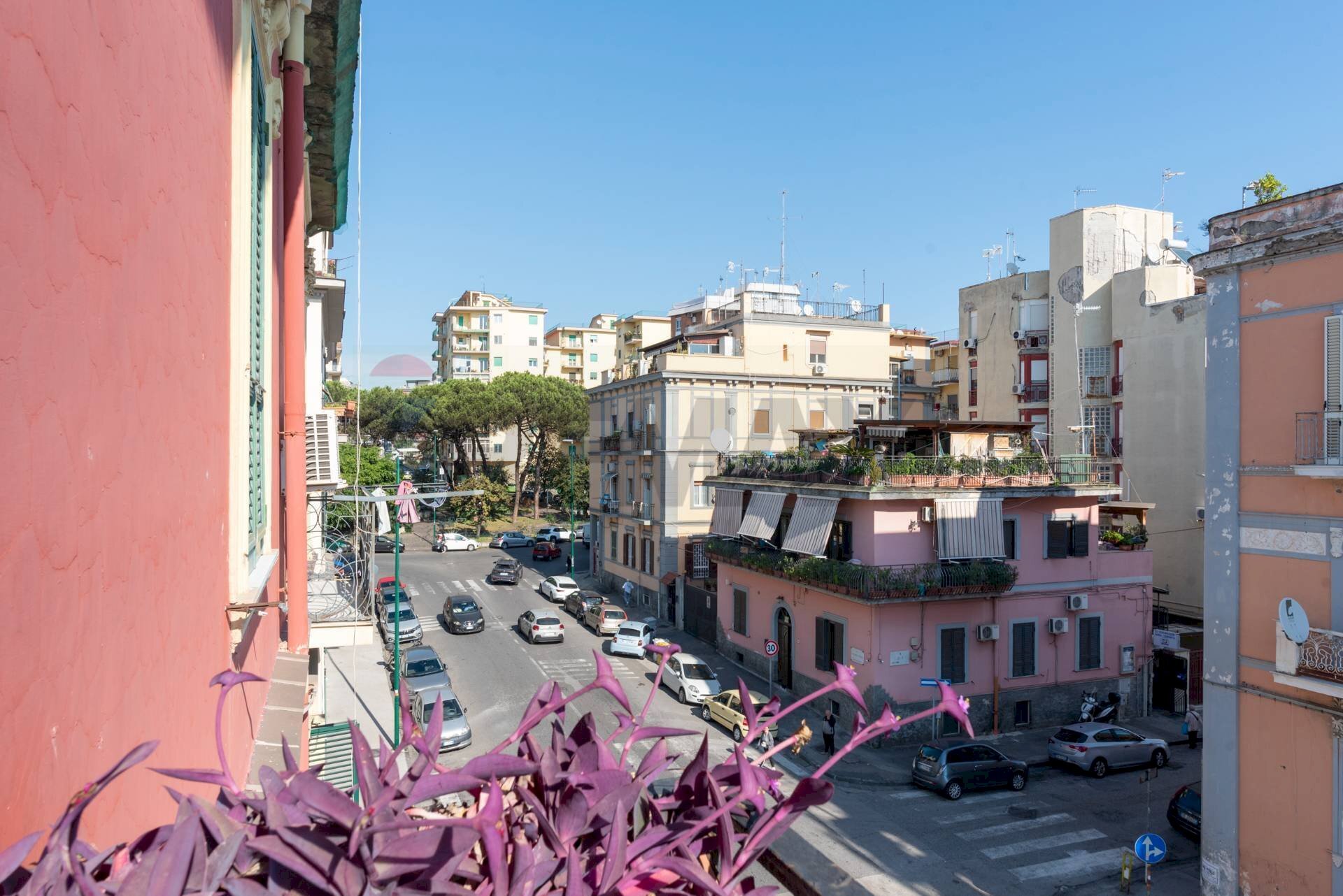 Edificio all\'aperto - Trilocale Via Eurialo
 
17A, Napoli - foto 2