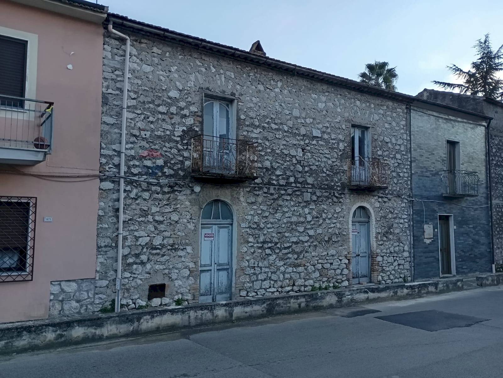 Edificio all\'aperto - Casa indipendente Santi Cosma e Damiano - foto 1
