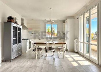 Sala da pranzo - Trilocale via Deledda
 
6, Reggio nell'Emilia - foto 1
