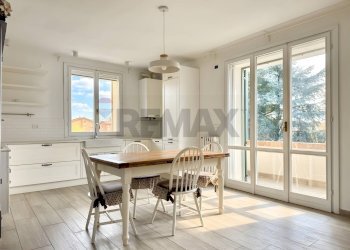 Sala da pranzo - Trilocale via Deledda
 
6, Reggio nell'Emilia - foto 2