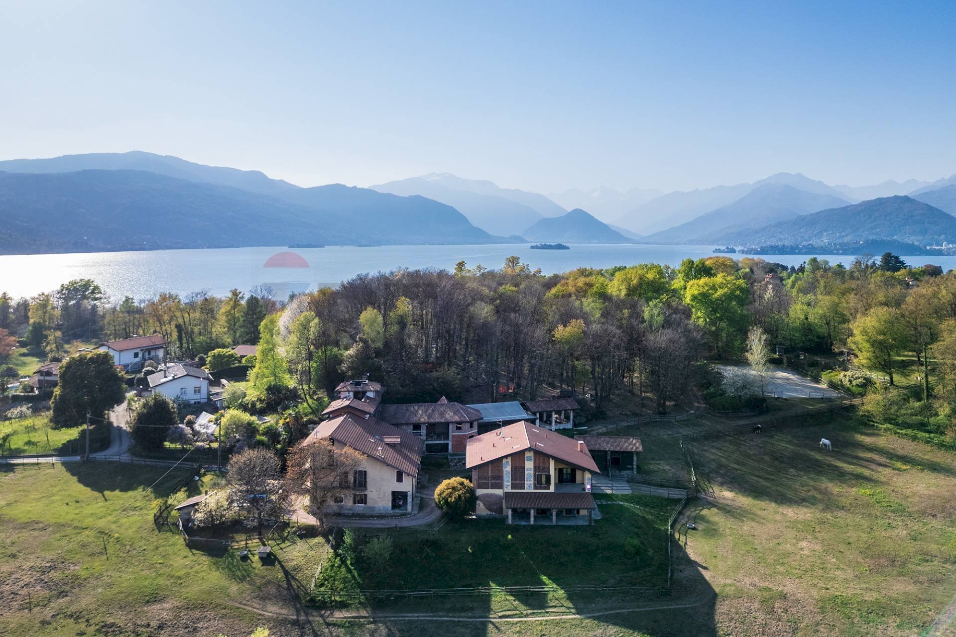 Vista delle montagne - Villa Via Roncaccio
 
4, Laveno-Mombello - foto 1