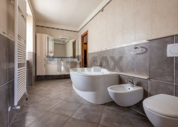 Bagno - Villa Via Roncaccio
 
4, Laveno-Mombello - foto 18