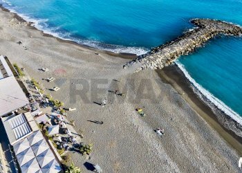 Vista dell\'acqua - Commercial Premises via XX settembre
 
153, Ospedaletti - photo 4