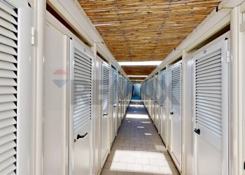 Hall / corridoio - Commercial Premises via XX settembre
 
153, Ospedaletti - photo 35