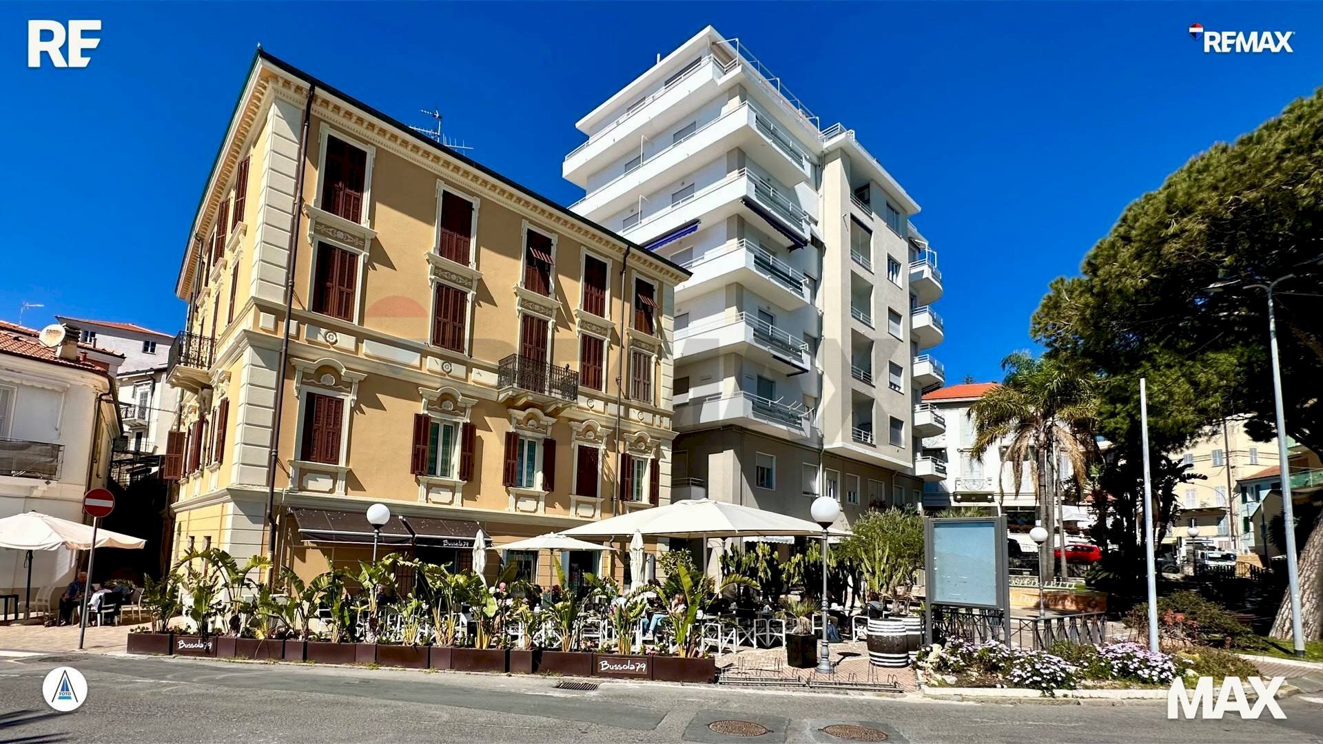 Edificio all\'aperto - Bar Tavola Calda - Fredda piazza IV Novembre
 
1, Ospedaletti - foto 2