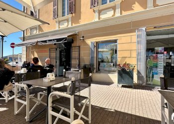 Terrazza - Bar Tavola Calda - Fredda piazza IV Novembre
 
1, Ospedaletti - foto 5