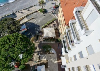 Edificio all\'aperto - Bar Tavola Calda - Fredda piazza IV Novembre
 
1, Ospedaletti - foto 7