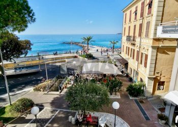 Vista dell\'acqua - Bar Tavola Calda - Fredda piazza IV Novembre
 
1, Ospedaletti - foto 8