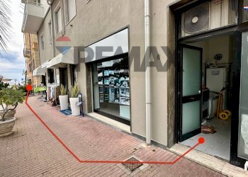 Edificio all\'aperto - Cafeteria - Cold Bar piazza IV Novembre
 
1, Ospedaletti - photo 28