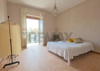Camera / camera da letto - Apartment Napoli - photo 13