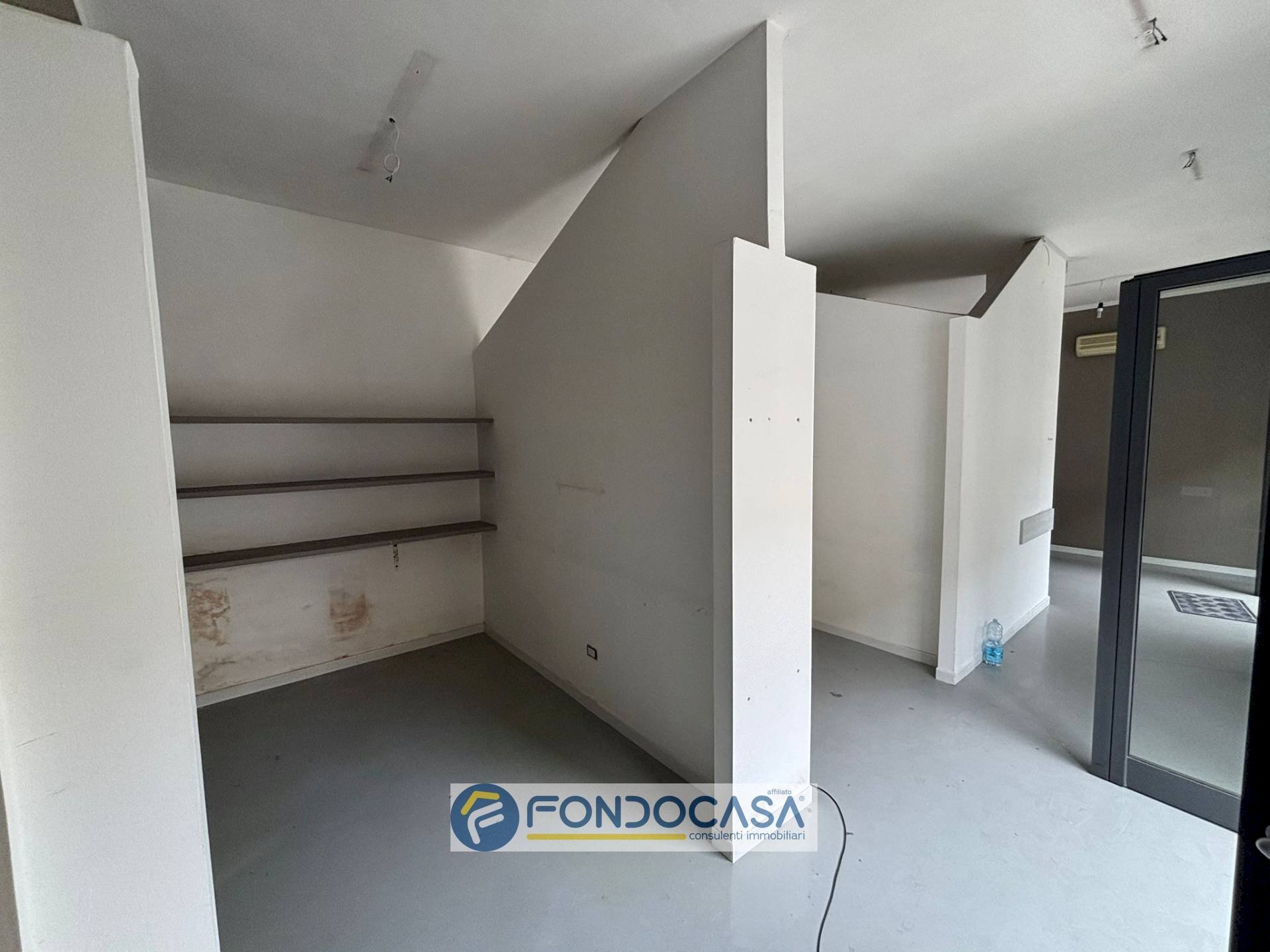 Foto 2 - Commercial Activity corso michelangelo sant'antimo
 
192, Sant'Antimo - photo 2