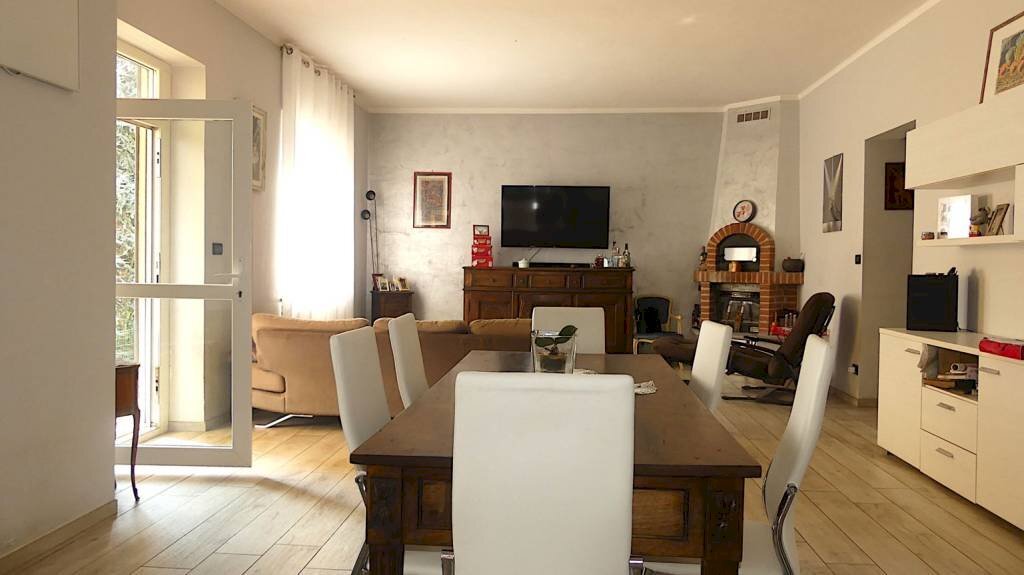 Salone - Appartamento via Andrea Corsini, Pino Torinese - foto 3