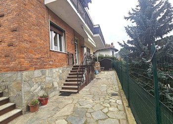 Giardino - Appartamento via Andrea Corsini, Pino Torinese - foto 2