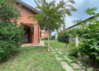 Giardino - Villa via Gabriele D'Annunzio, Arsago Seprio - foto 1