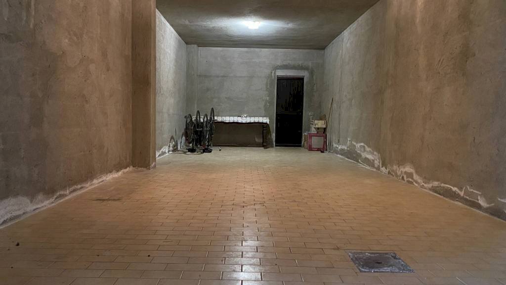 Magazzino - Trilocale via Enrico dell'Acqua, Busto Arsizio - foto 3