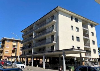 Facciata - Three-room apartment via Enrico dell'Acqua, Busto Arsizio - photo 1