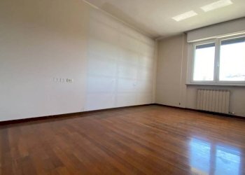 Camera da letto - Three-room apartment via Luigi Morelli, Castellanza - photo 9