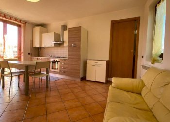 Salone - Two-room apartment vicolo dei Romani, Casorate Sempione - photo 9