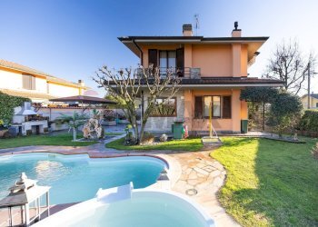 Piscina - Villa a Schiera via san fermo
 
78, Brembate - foto 1