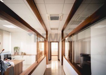 Hall / corridoio - Capannone Via Lucio Cosentino
 
1, Albaredo d'Adige - foto 6