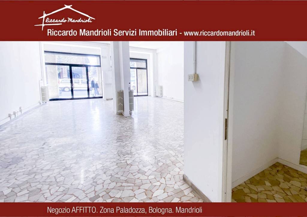 Interno palazzo - Negozio piazza Manfredi Azzarita, Bologna (zona Centro Storico) - foto 1