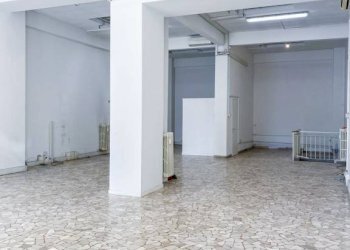Interno non residenziale - Negozio piazza Manfredi Azzarita, Bologna (zona Centro Storico) - foto 6