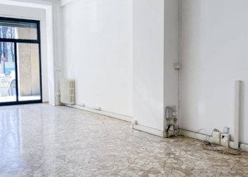 Interno non residenziale - Negozio piazza Manfredi Azzarita, Bologna (zona Centro Storico) - foto 10