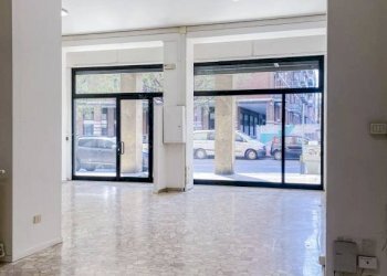 Interno non residenziale - Negozio piazza Manfredi Azzarita, Bologna (zona Centro Storico) - foto 11