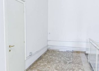 Stanza non arredata - Negozio piazza Manfredi Azzarita, Bologna (zona Centro Storico) - foto 17