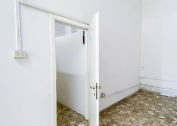 Interno non residenziale - Negozio piazza Manfredi Azzarita, Bologna (zona Centro Storico) - foto 18