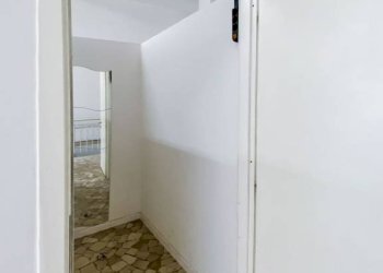 Ripostiglio - Negozio piazza Manfredi Azzarita, Bologna (zona Centro Storico) - foto 19