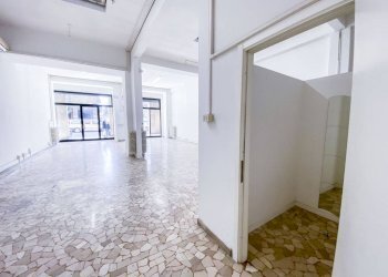 Interno non residenziale - Negozio piazza Manfredi Azzarita, Bologna (zona Centro Storico) - foto 22