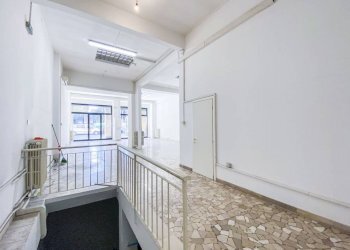 Interno non residenziale - Negozio piazza Manfredi Azzarita, Bologna (zona Centro Storico) - foto 23