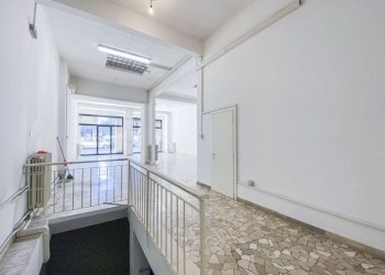 Interno non residenziale - Negozio piazza Manfredi Azzarita, Bologna (zona Centro Storico) - foto 24