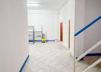 Magazzino - Negozio piazza Manfredi Azzarita, Bologna (zona Centro Storico) - foto 44